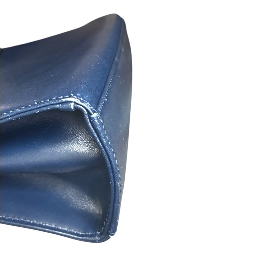 Vintage Givenchy 4G leather top handle handbag in Navy Blue - Picture 4 of 5